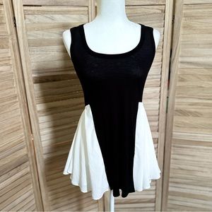 Black & White Sexy Tank, Flowing Side Panels Sz Small